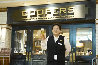 Sapporo Lion staff explaining the menu to international diners